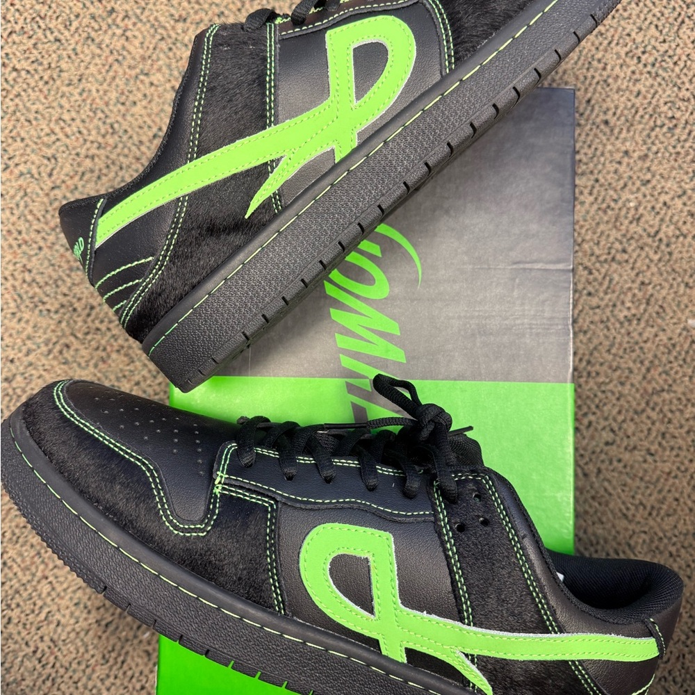 Psychworld Low Pro - Stylish Black and Neon Green Sneakers
